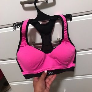 Pink sport bra from Victoria secret pre loved ♥️